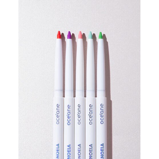 LARISSA MANOELA EYELINER MARSHMALLOW